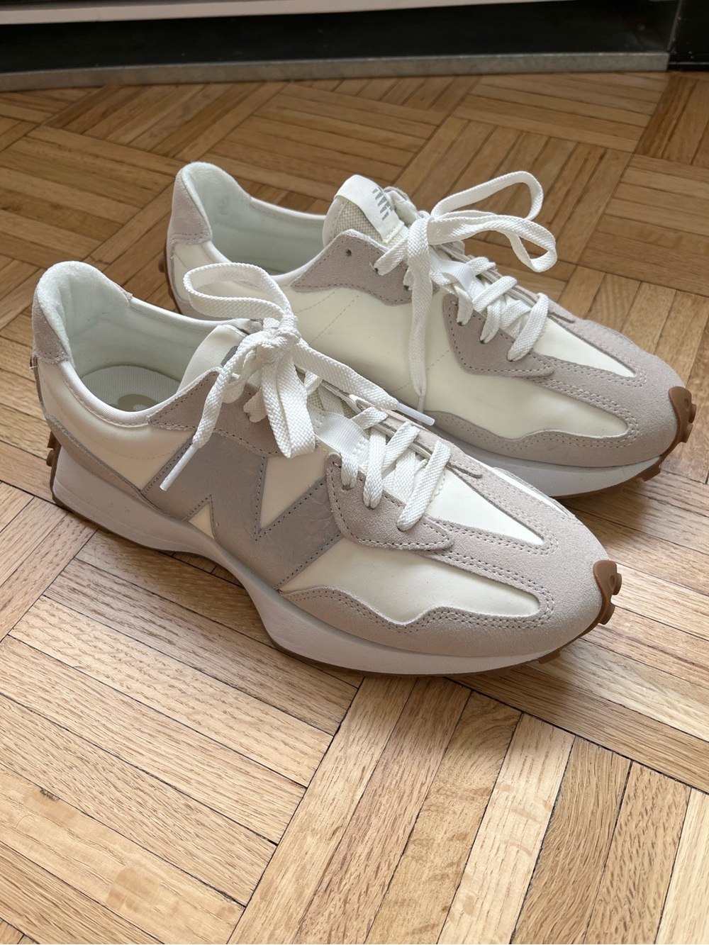Women’s New Balance 327